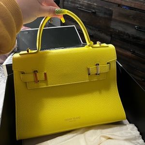 Teddy Blake Ava gold 11" light yellow